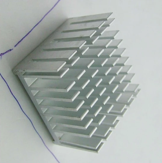 Prezzo del dissipatore di calore in alluminio CNC per estrusione Fabbrica disponibile del prototipo dell'hardware per la lavorazione dei metalli
